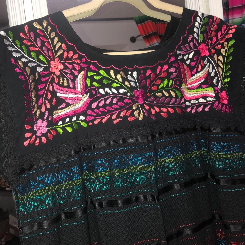 Beautiful Mexican Dress Loom-made Lace Embroidery - Picture 5 of 5